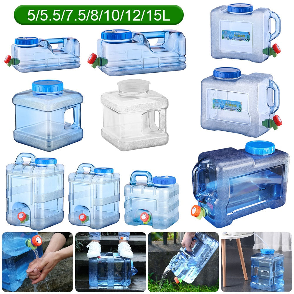 Cubo de agua con grifo