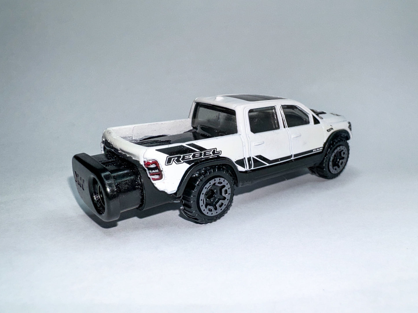 Encendedor recargable para camioneta Ram Rebel