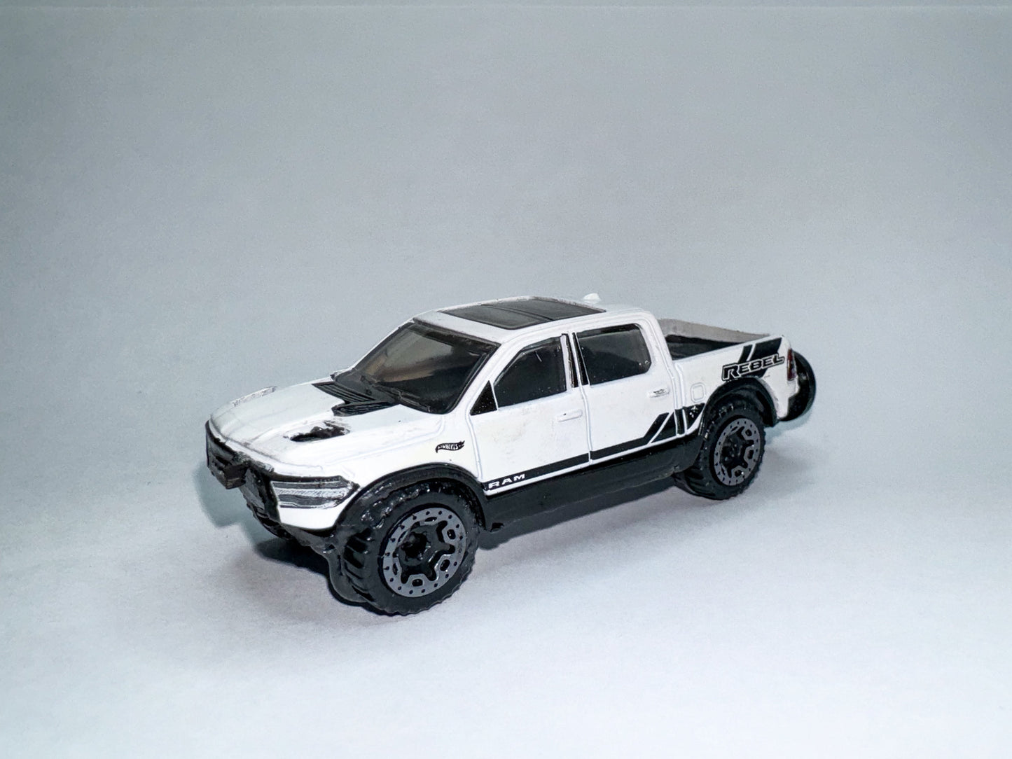 Encendedor recargable para camioneta Ram Rebel