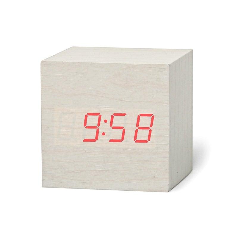 Reloj digital de madera moderno